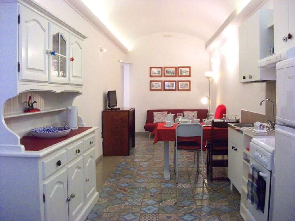 One-Bedroom Apartment,363549070:JPEG