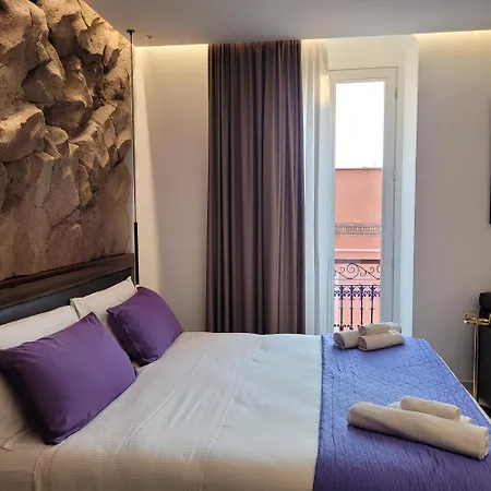 Palazzo Ferrucci Luxury Suites-3